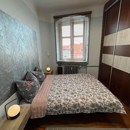 Jednosci Hostel Ζιελόνα Γκόρα Εξωτερικό φωτογραφία
